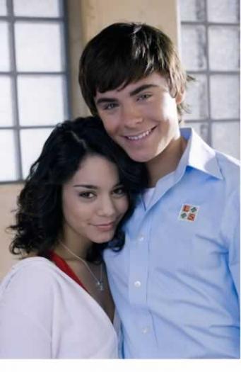 troy_gabriella_high_school_musical_15 - high school musical