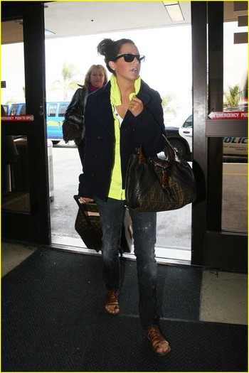 ashleytisdalelaxairportb