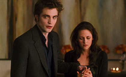 Edward help Bella - Twilight- New Moon- Eclipse- Breaking Dawn