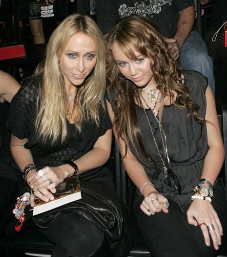 Miley Cyrus Heidi Klum Christian Audigier 971BznNL-Qpl
