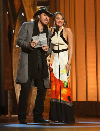 42nd Annual CMA Awards Show kMEH2Yoy-K8l - album ptr mileycyrusroxydemi