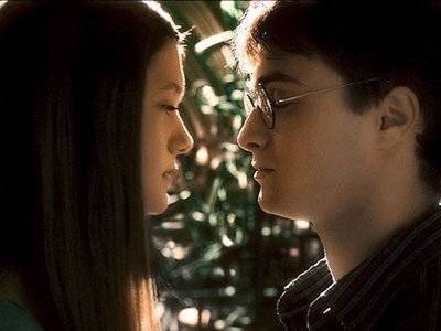 daniel radcliffe and bonnie wright is about to kiss - harrry potter and his friends
