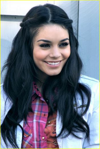 5 - PHOTOS OF VANESSA HUDGENS FOR ECKO