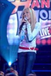 YXHWIBBMCSZZWJJPCQN - Hannah Montana LIVE IN LONDON