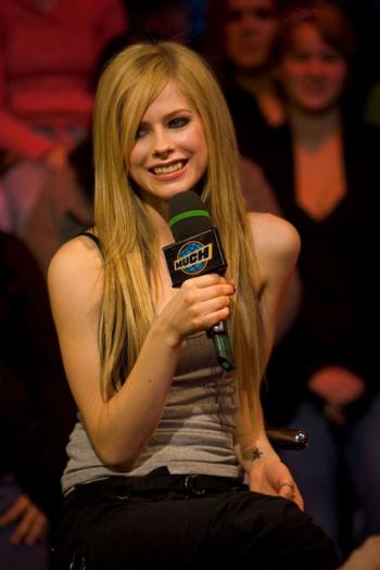 Avril-Lavigne-mmv08[1] - avril lavigne