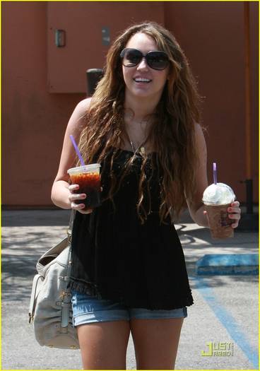 243j9g4 - Miley Cyrus