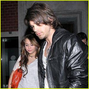 miley-cyrus-justin-gaston-mr-chow[1] - miley and justin