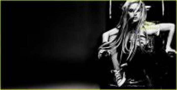 JTHGEKJFYBCUAKFQUJT - alte poze cu avril lavigne