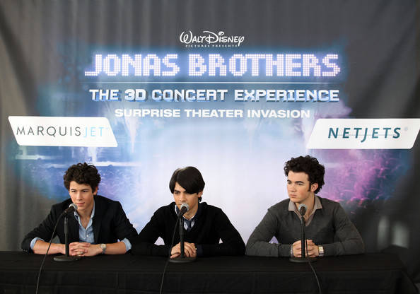 Jonas Brothers Announce Surprise Theater Invasions F89iV_fIx9rl