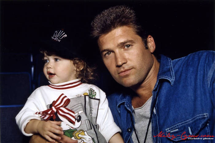 miley-cyrus_dot_com-babyandyounger-exclusivepics-016