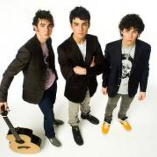 NEEFQNBNLMPYKOOXWLV - jonas brothers