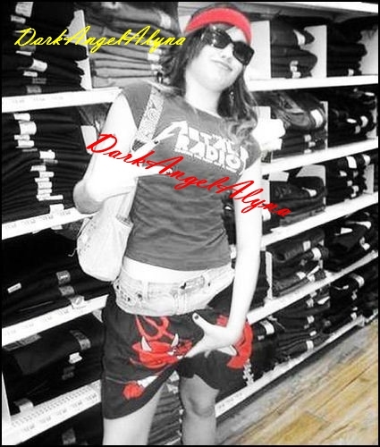 3002483114_653f662928[1] - Demi Lovato Rare Photo