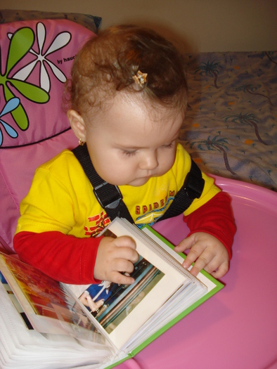 28 - Ma uitam in albumul mamei