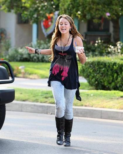 Miley_Cyrus_and_4f8b[1] - miley