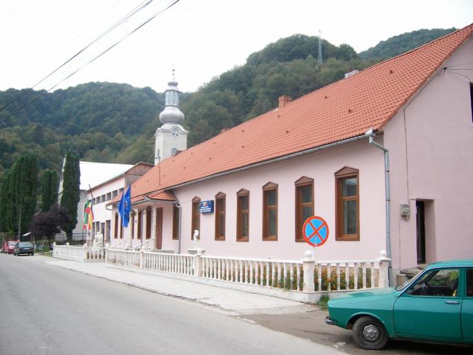 Rusca-Montana,Primaria si biserica Ortodoxa