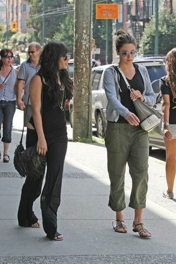 Old+pals+Nikki+Vanessa+Vancouver+xdMy9cosgQTl