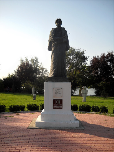 statuia George Enescu-Parcul Tineretului; picture 520 1.65mb jpeg 1/7/2009 8.44am
