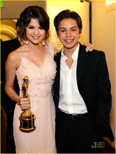 5e99bs - Selena Gomez Wins ALMA Award