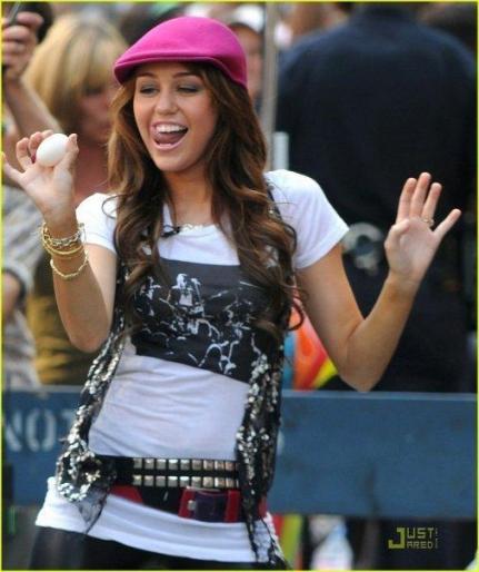 7IJJPY475225-02 - Hannah Montana-Miley Cyrus