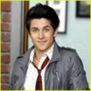 SUJBPTQLIQUYXGLYSTP - David Henrie