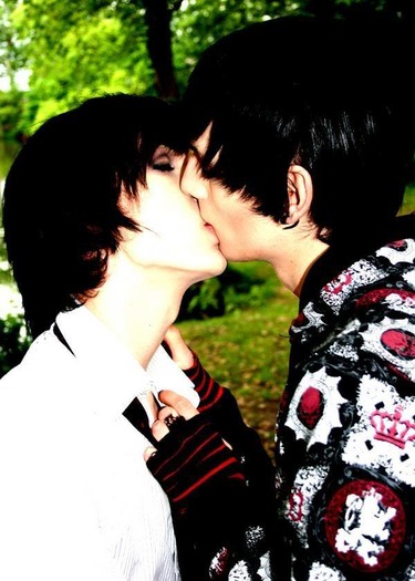 l_a6af1470ec499c58950e10c9d53a4b6c - Emo kiss