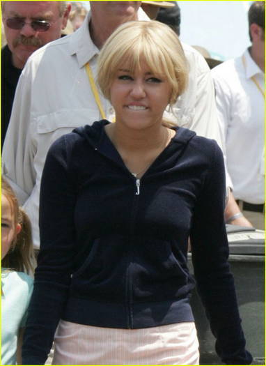fdg - Miley sora ei Noah Cyrus
