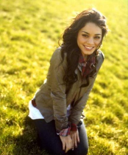 PZRCRJZMVLDIOQUQEGV - Vanessa Hudgens Sedinta foto