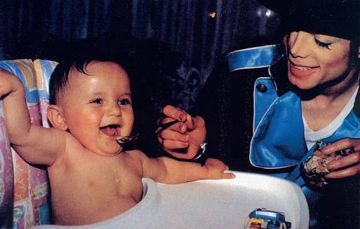 MFLEMOOBNKDZGJDIFDA - Poze Michael Jackson sh copiii