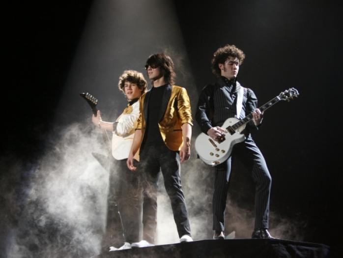 6590_normal_T06775199 - jonas brothers