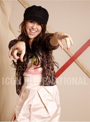 IOAEVXXUJBGUJMRJFPM - Hannah
