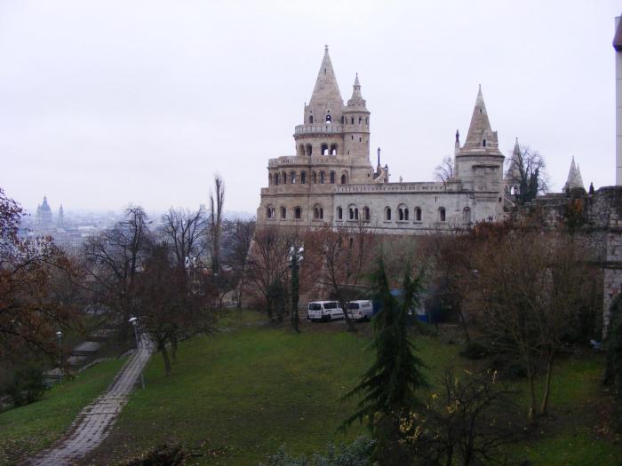 077; Budapesta
