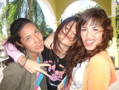 1y917o - Demi Lovato