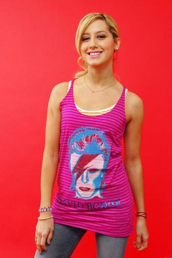 ashleytisdale00156ld5