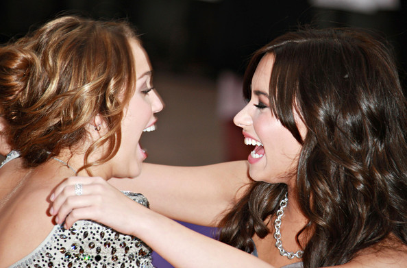 Hannah+Montana+Movie+London+Premiere+2+og32SEAuuC2l - 0-Demi Lovato-0