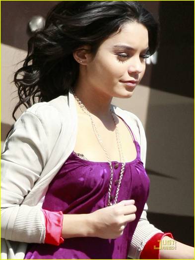 s3fx8z - Vanessa Hudgens