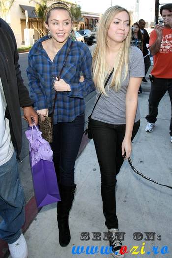 miley-cyrus-brandi-cyrus-fete1 - The Cyrus Sisters