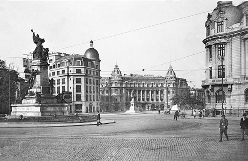 75. P-ta si Monumentul I.C.Bratianu, in fundal P-ta Universi - Mergand prin Bucuresti