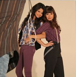 2538210600_b0c2765b14 - Demi Lovato