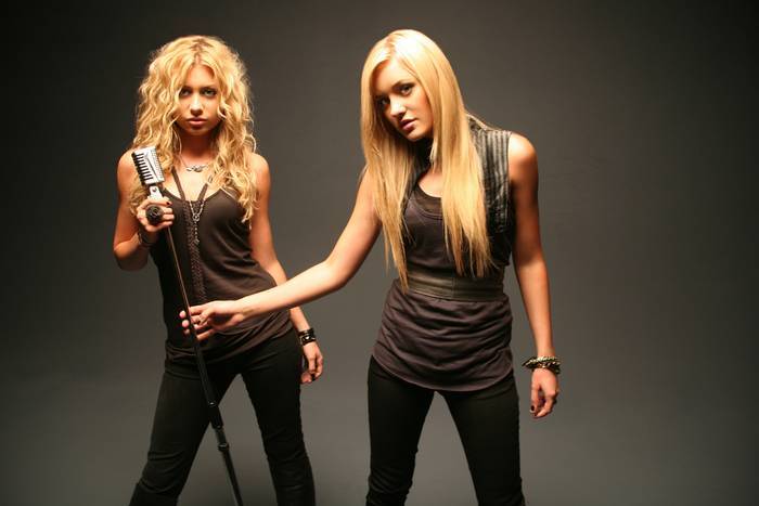 NYSBZZIKPQOZMCXPSQI - Aly and Aj