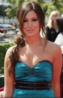 PCYNOVUJXRBXTGWNNCC - ashley tisdale