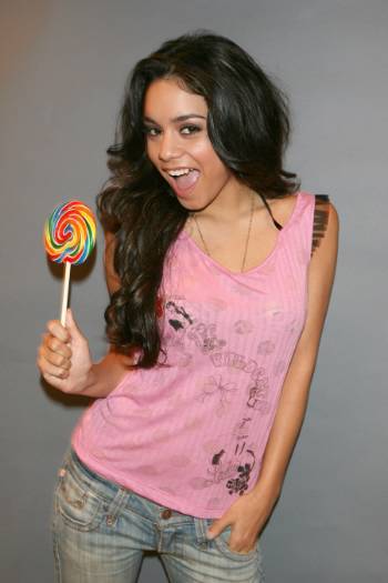 030db4 - Vanessa Hudgens Sedinta foto