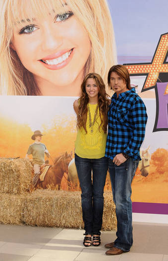 Hannah Montana Movie Madrid Photocall m5nC4Sto9BNl