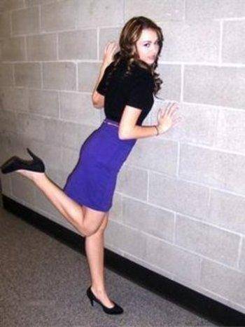 ZSJXJBZHKFFXQRHUHZL - aici sunt doar poze cu miley cyrus-hannah montana