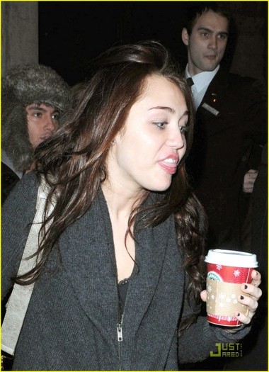 28sx892 - Miley Cyrus Christmas Coffee Cute