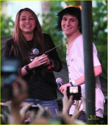 miley-cyrus-mitchel-musso- - Miley-Personal Picture