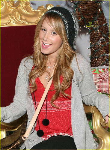 2152534559_37e806813c - Ashley Tisdale