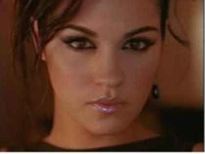 GUPYLZKQBYPPNXJQPIO - maite perroni-rebede