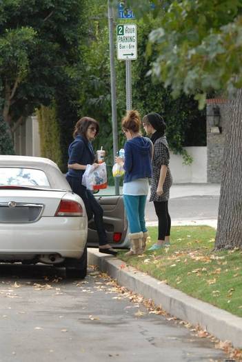 demilovato_net-gettingmcdonalds-0019 - demi lovato