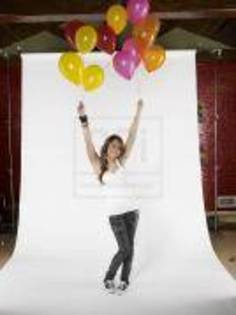 3 - Miley cu baloane