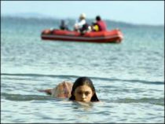 cleo sirena in apa - pheobe tonkin